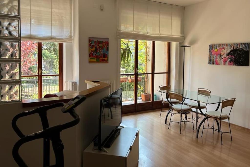 And Cosy Flat In Area * Mailand
